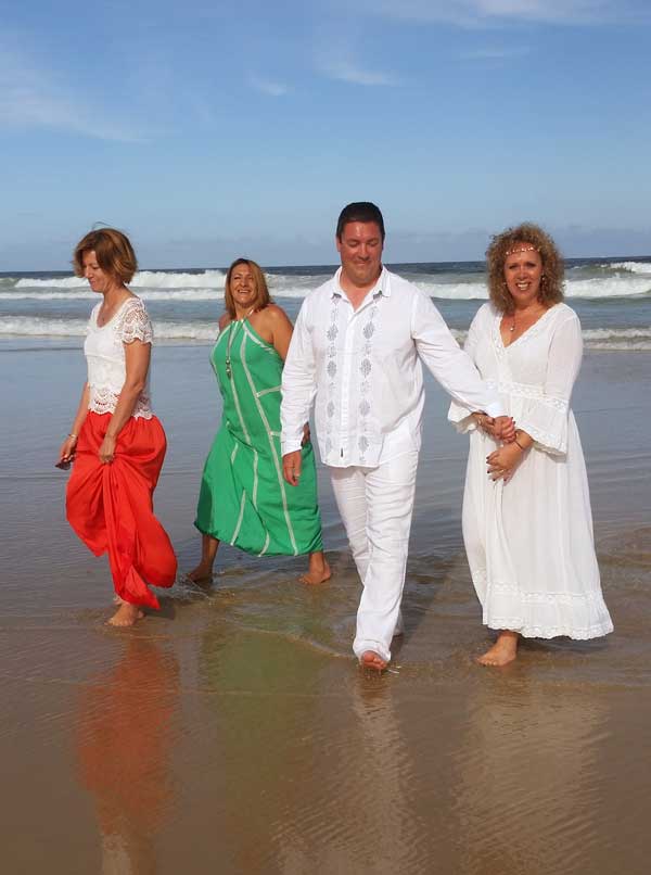 Julie and Gordon's marriage ceremony on Byron Bay